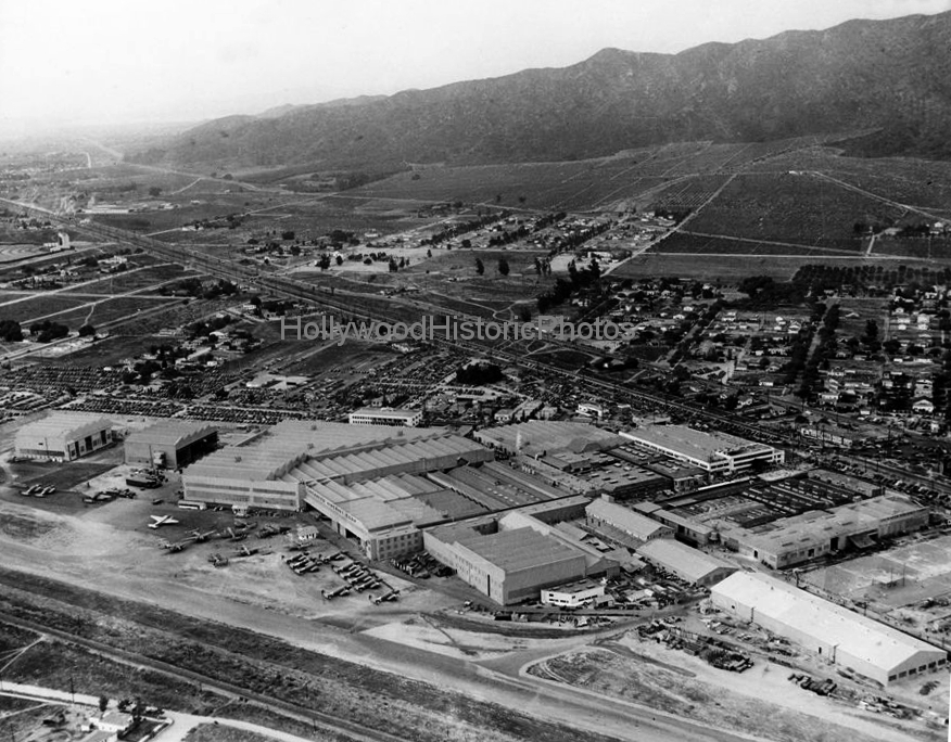 Lockheed Aircraft Factory 1941 WM.jpg